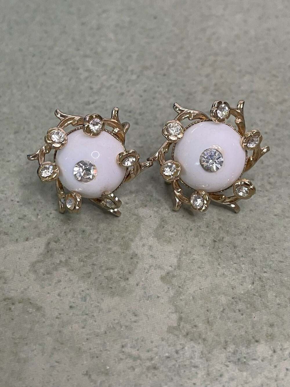 Vintage Sarah Coventry Moonglow Lucite Rhinestone Screw-Back Earrings